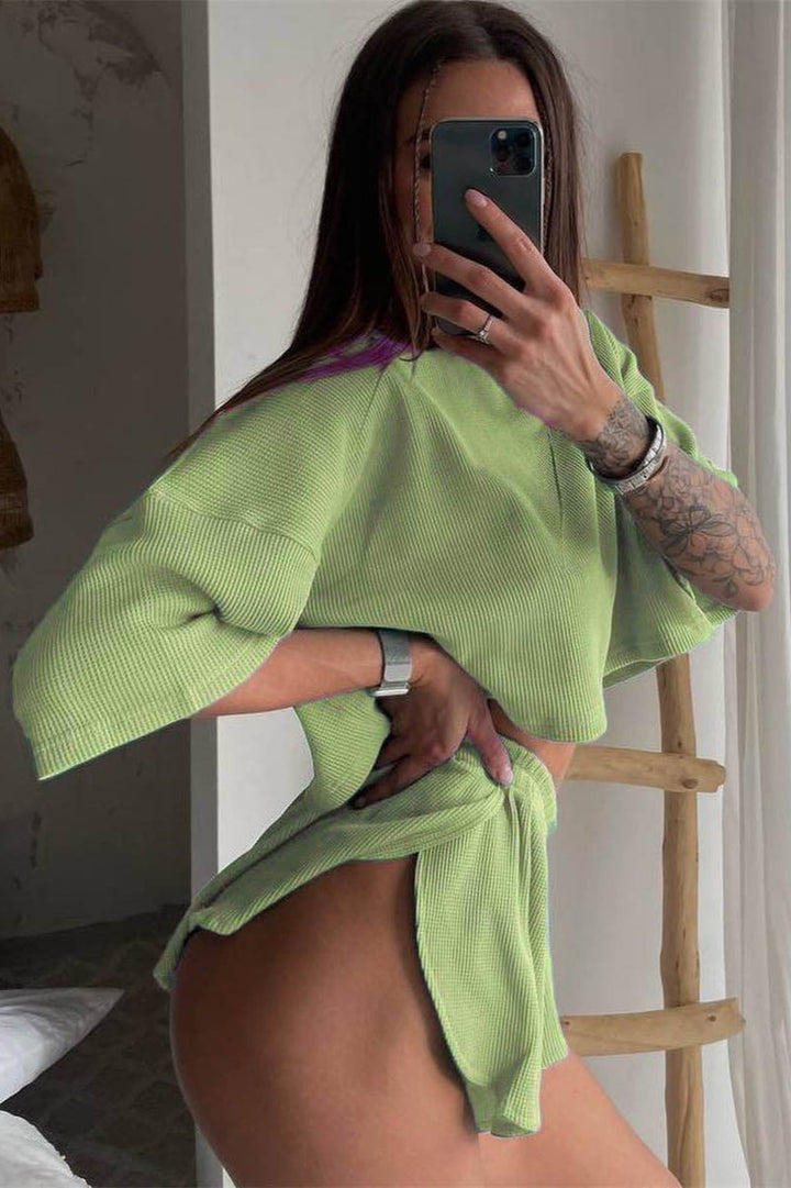 Women's set with crop top & shorts made of waffle knit – casual and comfortable