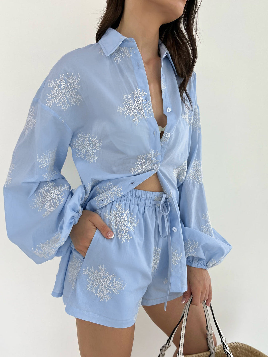 Two-piece women's summer shorts set with plant embroidery