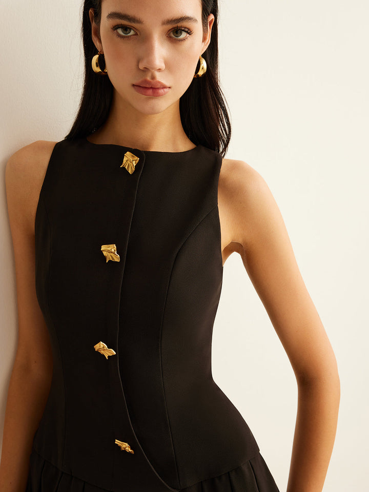 Elegant Sleeveless Mini Dress with Pleats and Metal Buttons