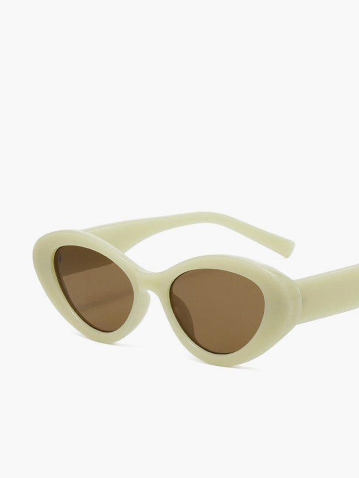 Cream-colored Cat-Eye Sunglasses – UV400 Protection, Retro Chic