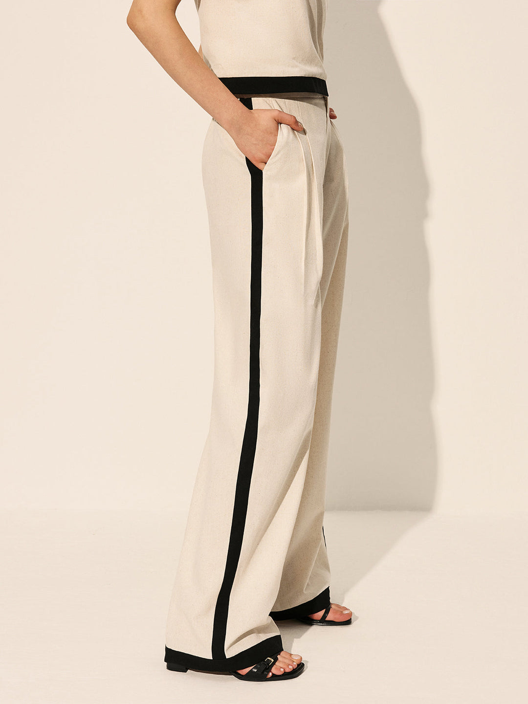 Linen-cotton pants with contrast seam and zipper
