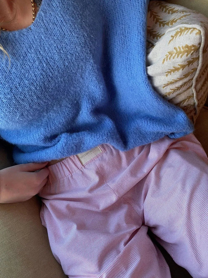 Women's lounge pants made of breathable rayon-linen blend in modern relaxed style