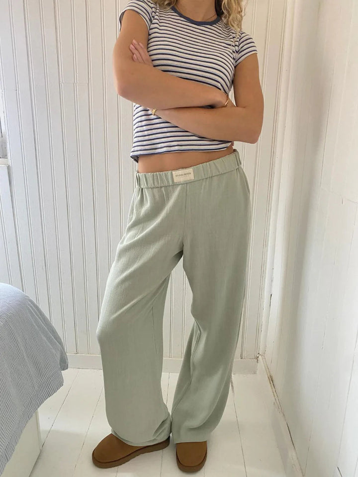 Women's lounge pants made of breathable rayon-linen blend in modern relaxed style