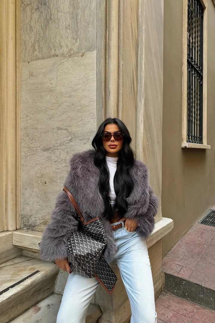 Women's Coat Short Fur Elegant Cut High-Quality Material