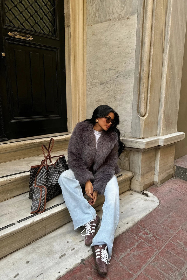 Women's Coat Short Fur Elegant Cut High-Quality Material