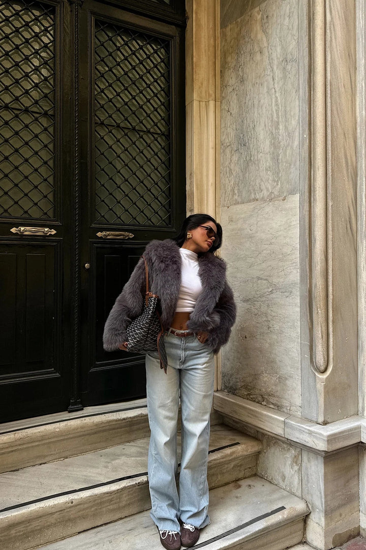 Women's Coat Short Fur Elegant Cut High-Quality Material