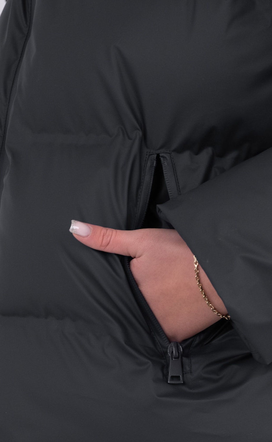 Women's down jacket with hood elegant and versatile