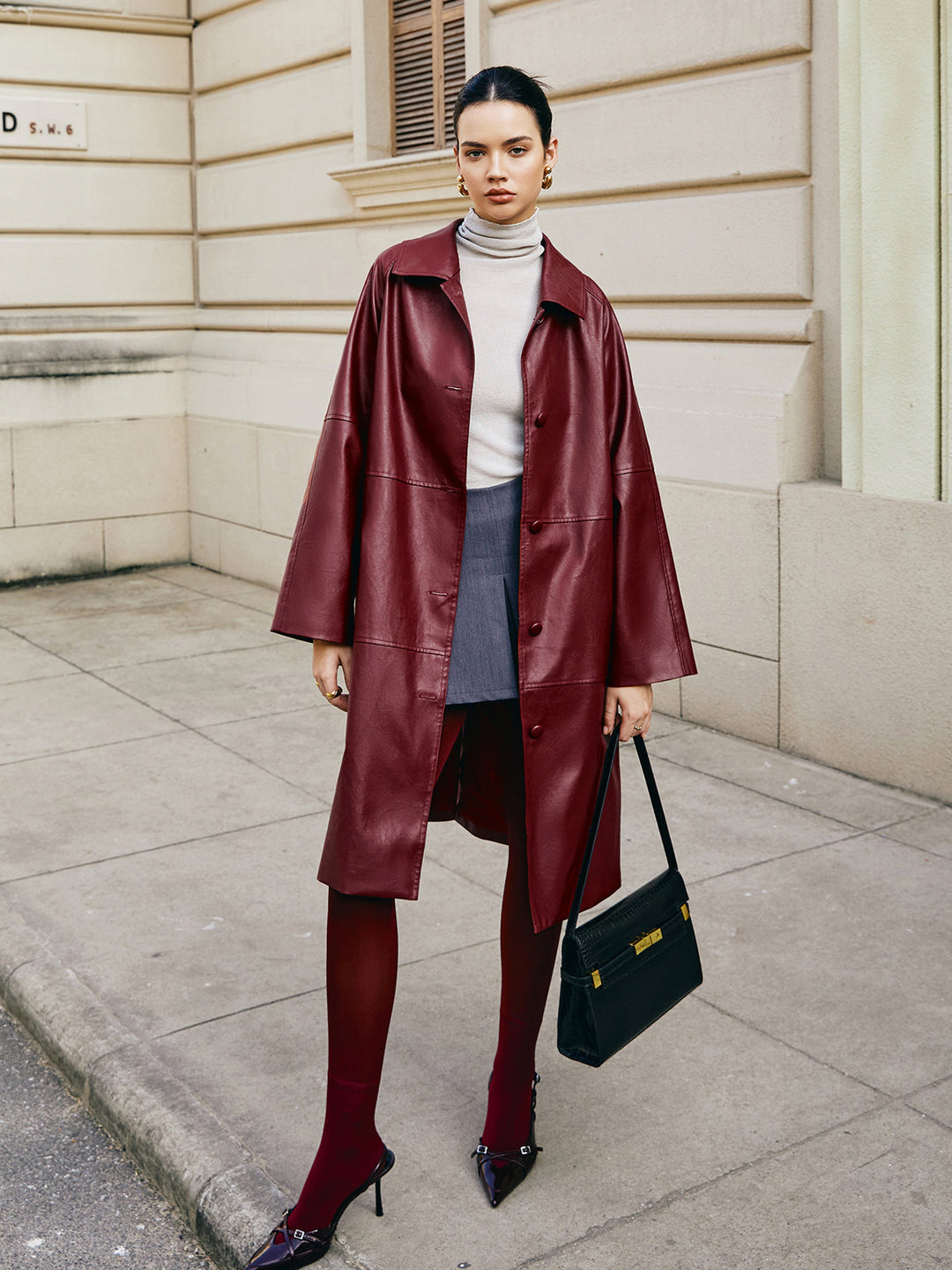 Long women's jacket with pockets and button, timeless style for every occasion