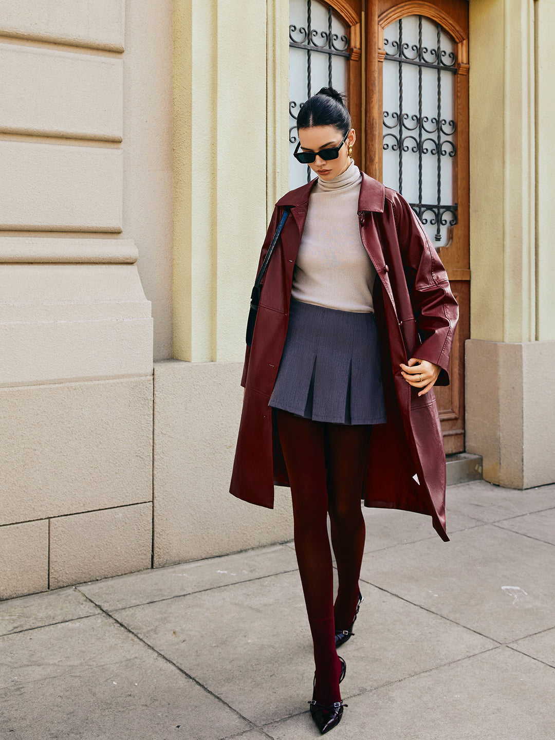 Long women's jacket with pockets and button, timeless style for every occasion