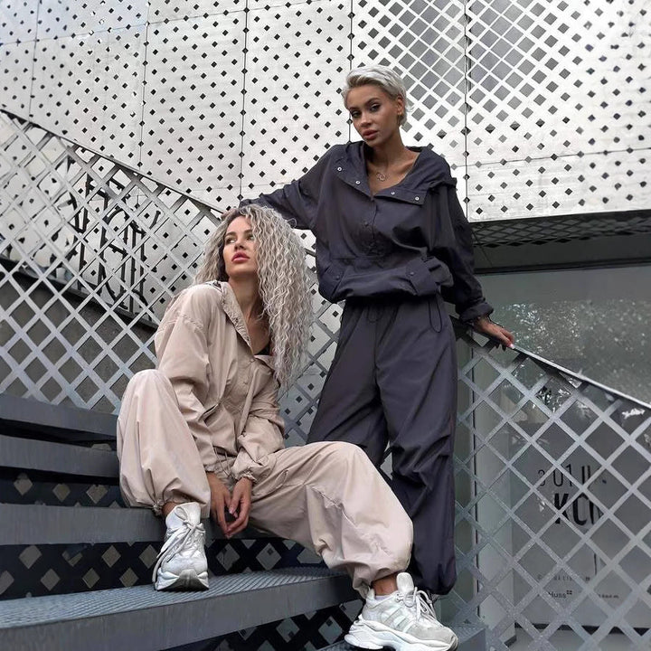 Women's jacket water-repellent with hood and adjustable hem