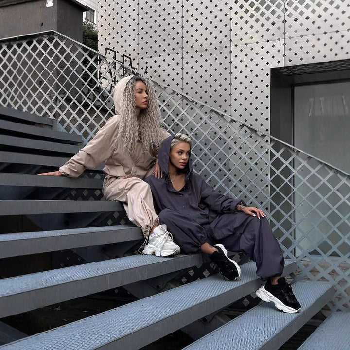 Women's jacket water-repellent with hood and adjustable hem