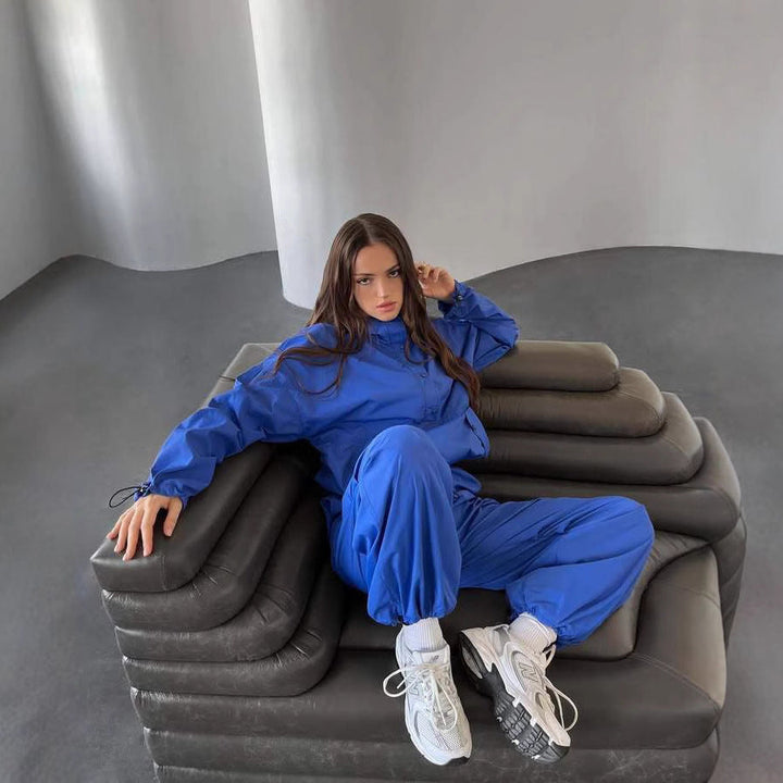 Women's jacket water-repellent with hood and adjustable hem