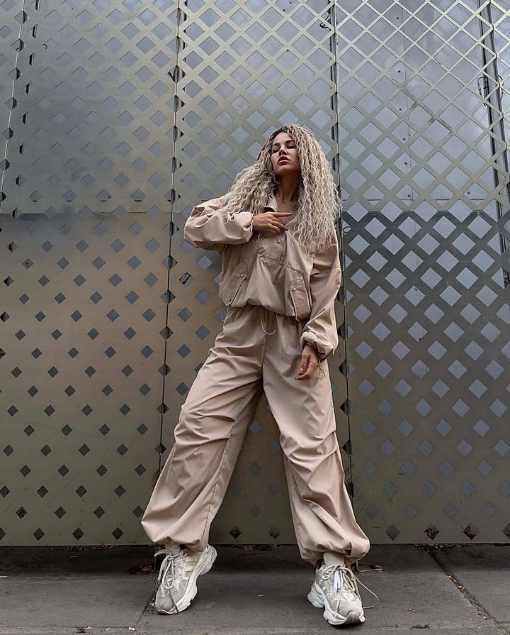 Women's jacket water-repellent with hood and adjustable hem