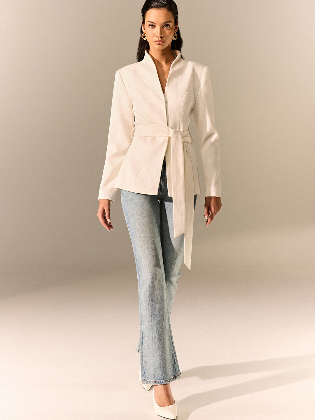 Elegant blazer with stand-up collar and long sleeves