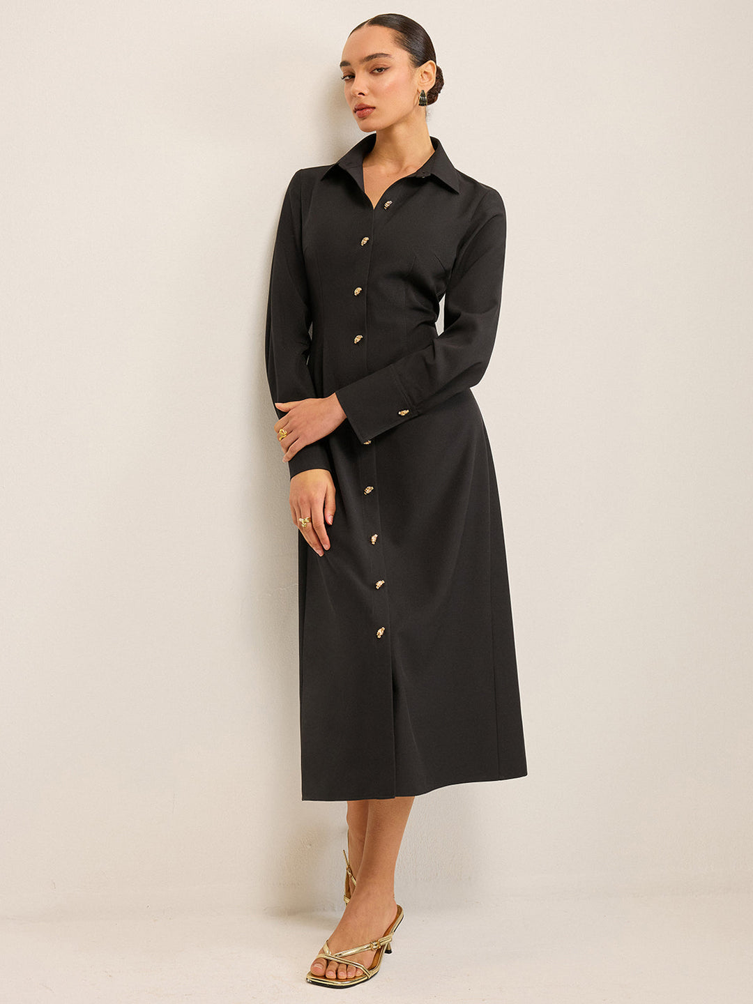 Elegant long-sleeve shirt dress with button placket