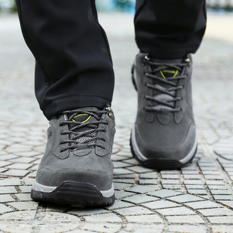 Men's hiking shoes lacing system robust design