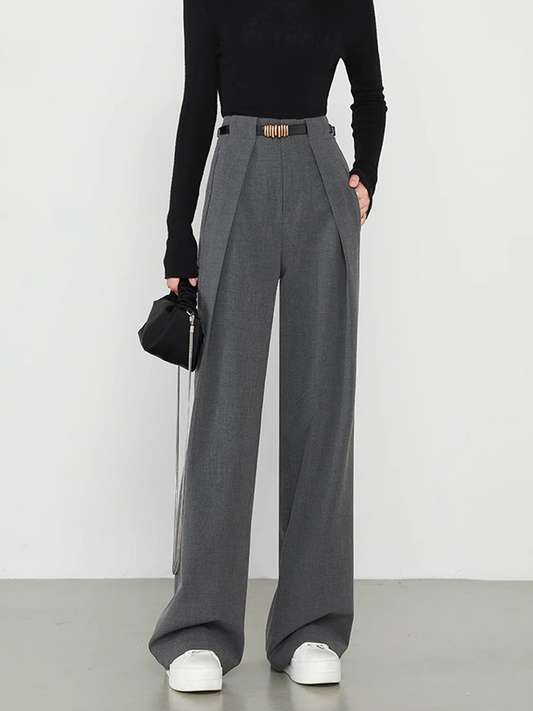 High-waisted straight pants with pockets made of woven fabric