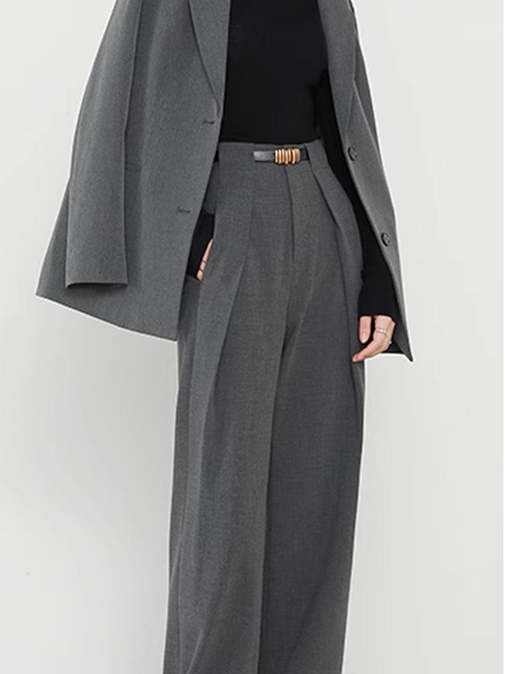 High-waisted straight pants with pockets made of woven fabric