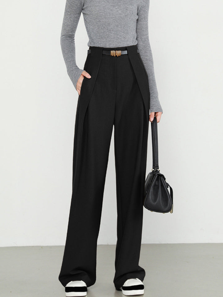High-waisted straight pants with pockets made of woven fabric