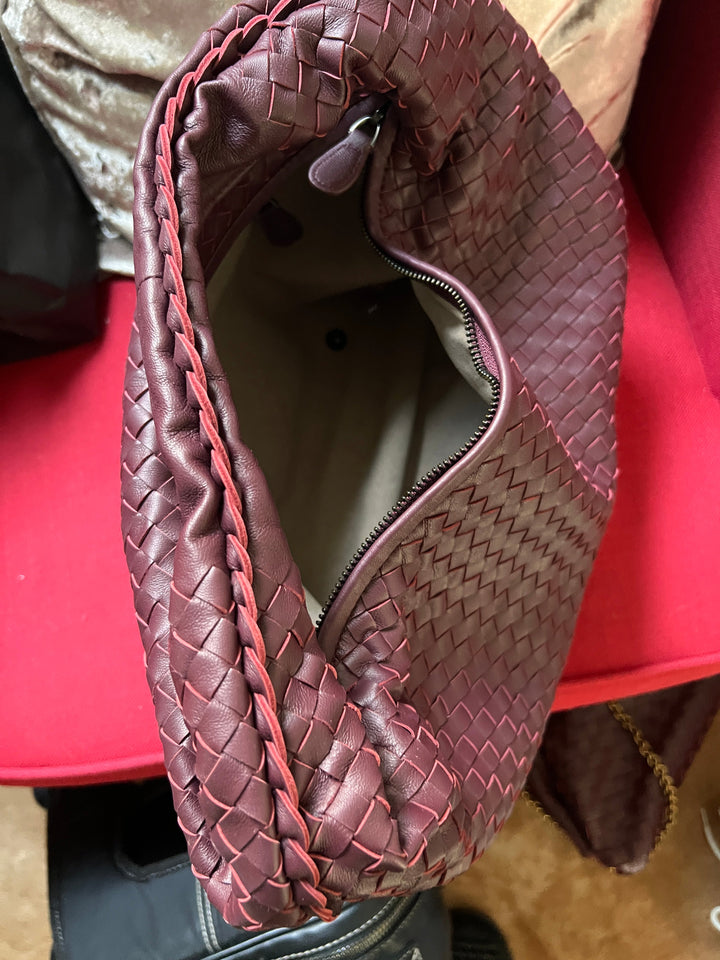 Elegant vegan leather clutch – stylish evening bag