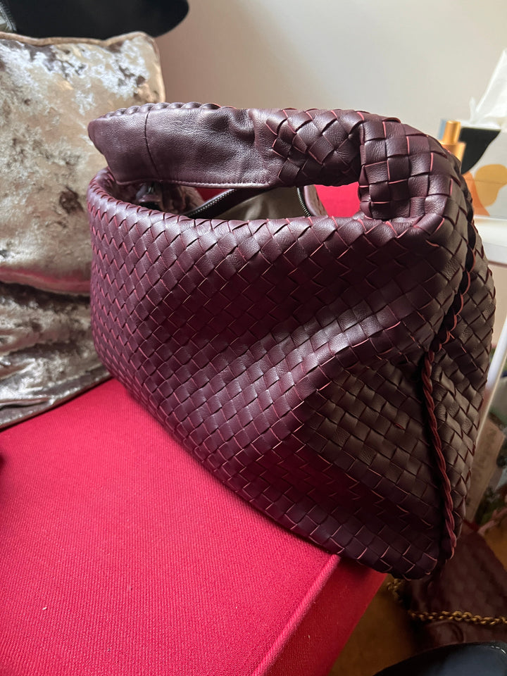 Elegant vegan leather clutch – stylish evening bag