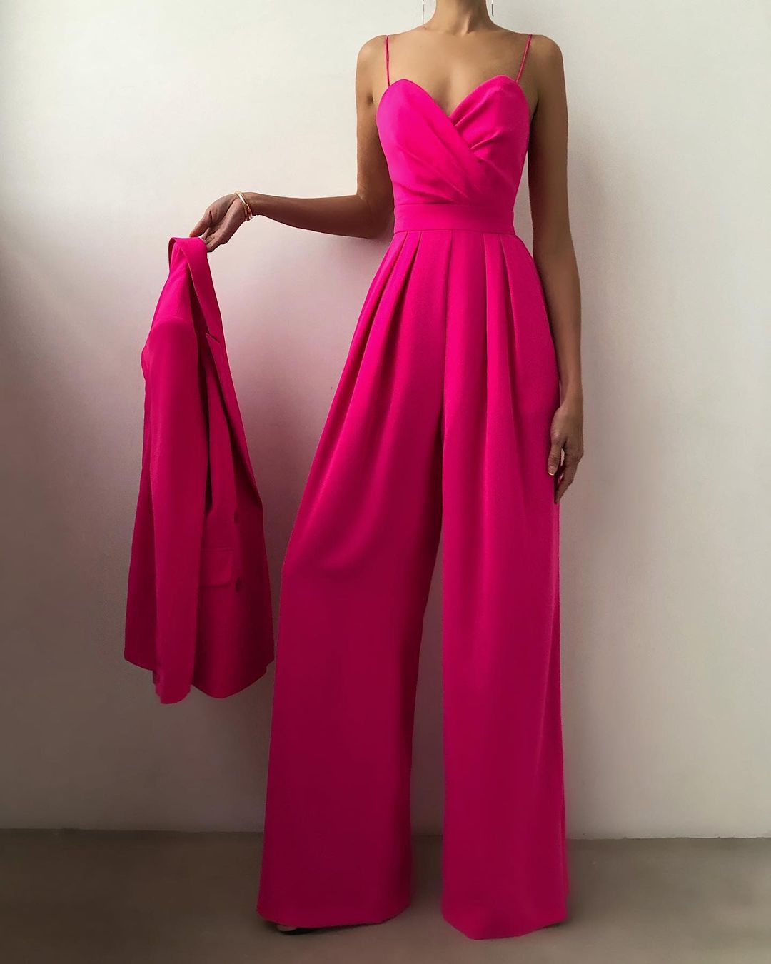 Elegant jumpsuit with spaghetti straps for women