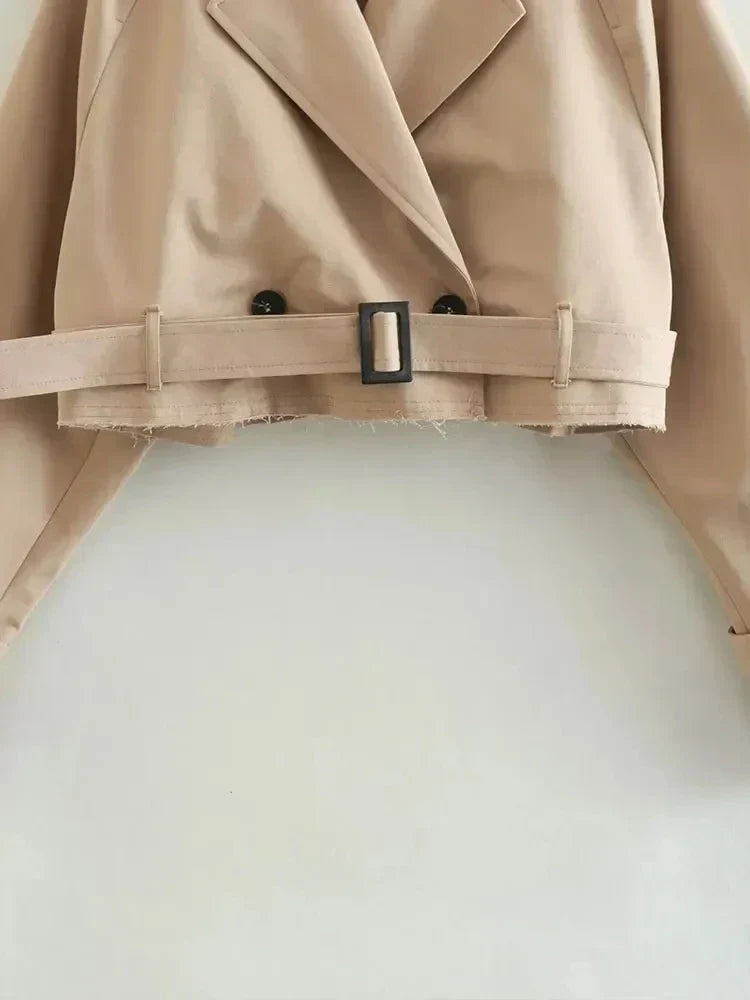 Women's trench coat made of cotton blend with cropped cut and lapel collar