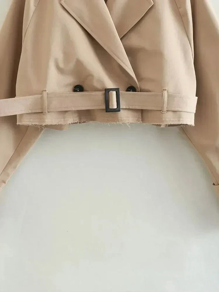 Women's trench coat made of cotton blend with cropped cut and lapel collar