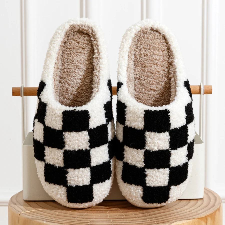 Unisex slippers warm material checkerboard pattern
