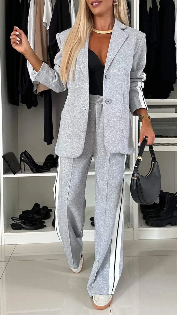 Trendy women's tracksuit set with blazer & pants – comfort & style