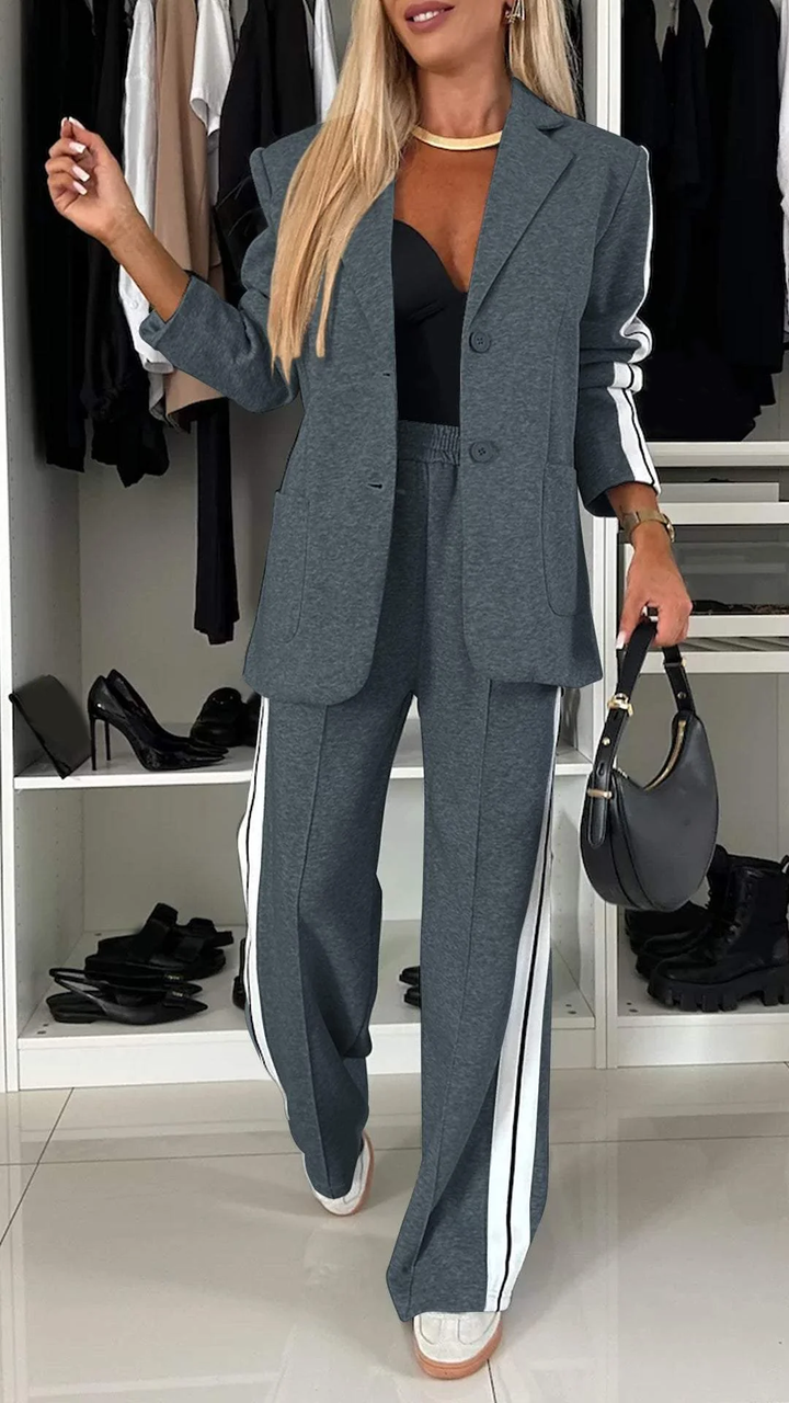 Trendy women's tracksuit set with blazer & pants – comfort & style