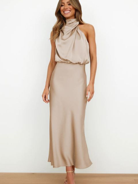 Elegant satin dress with halter neck – luxurious silhouette