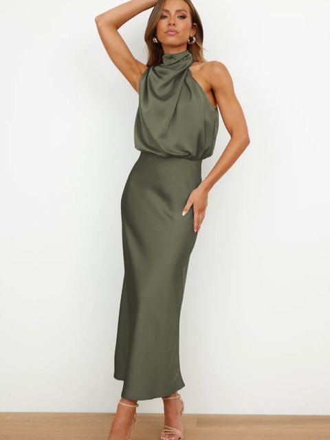 Elegant satin dress with halter neck – luxurious silhouette
