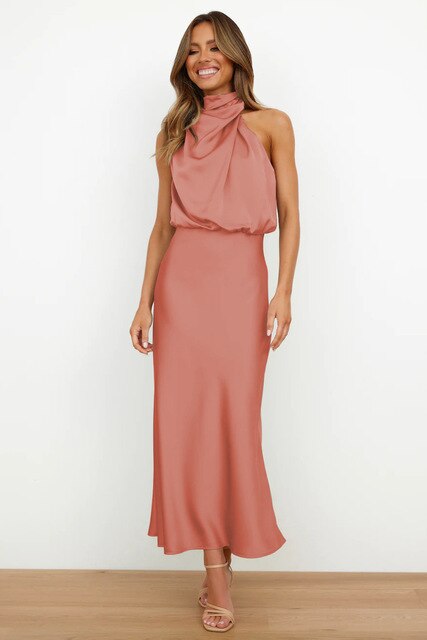 Elegant satin dress with halter neck – luxurious silhouette