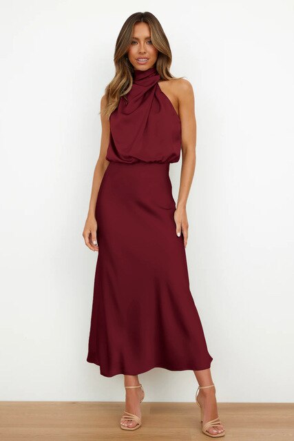 Elegant satin dress with halter neck – luxurious silhouette
