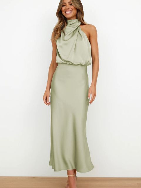 Elegant satin dress with halter neck – luxurious silhouette