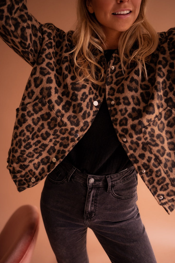 Women's bomber jacket with leopard pattern – trendy transitional jacket