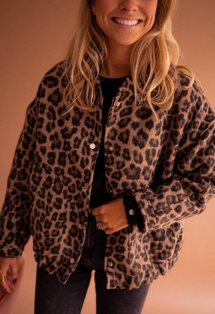 Women's bomber jacket with leopard pattern – trendy transitional jacket