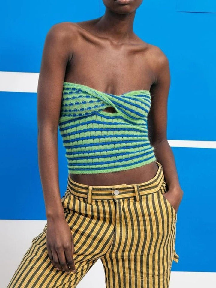 Women's V-neck T-shirt made of organic cotton