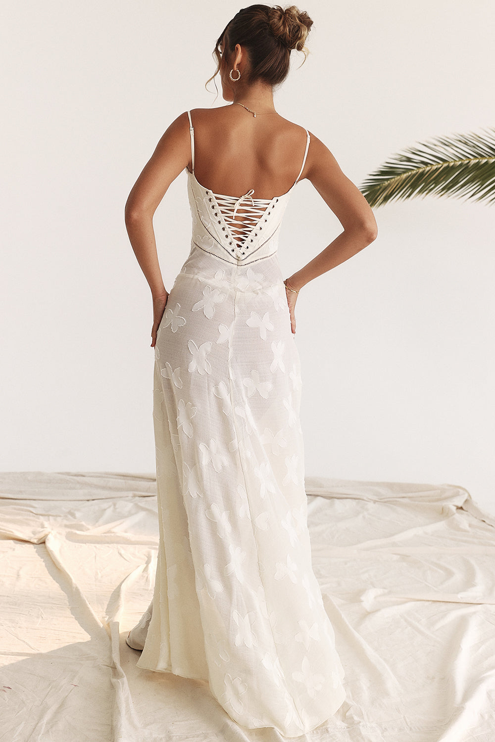 Elegant maxi dress with 3D roses & back cutout