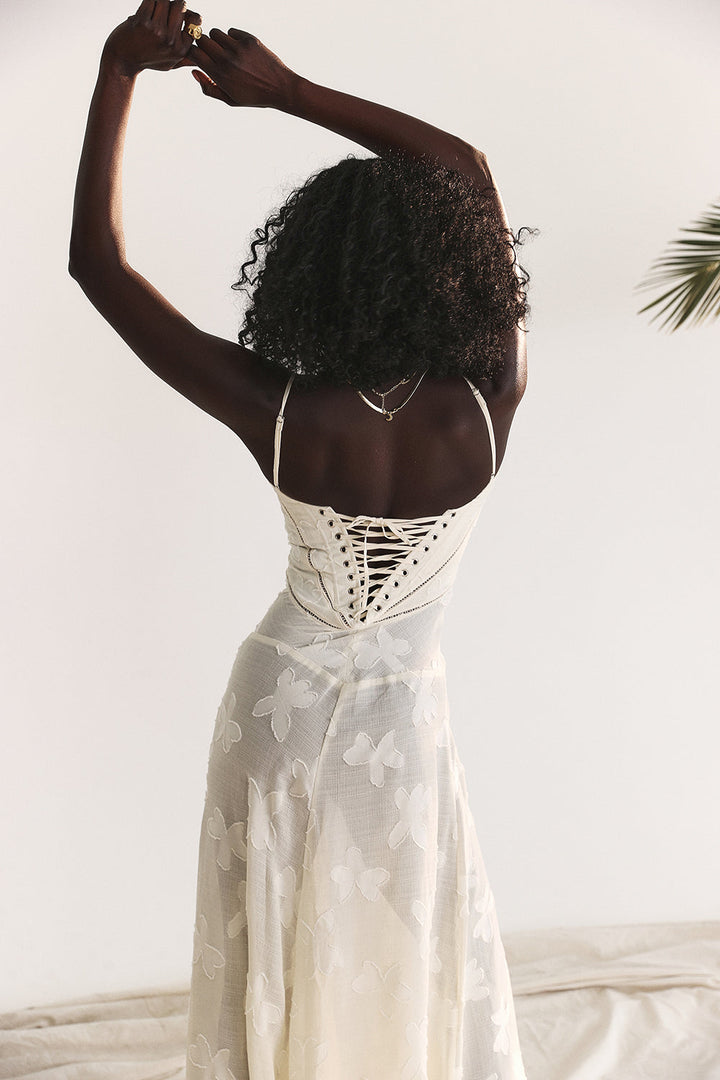 Elegant maxi dress with 3D roses & back cutout