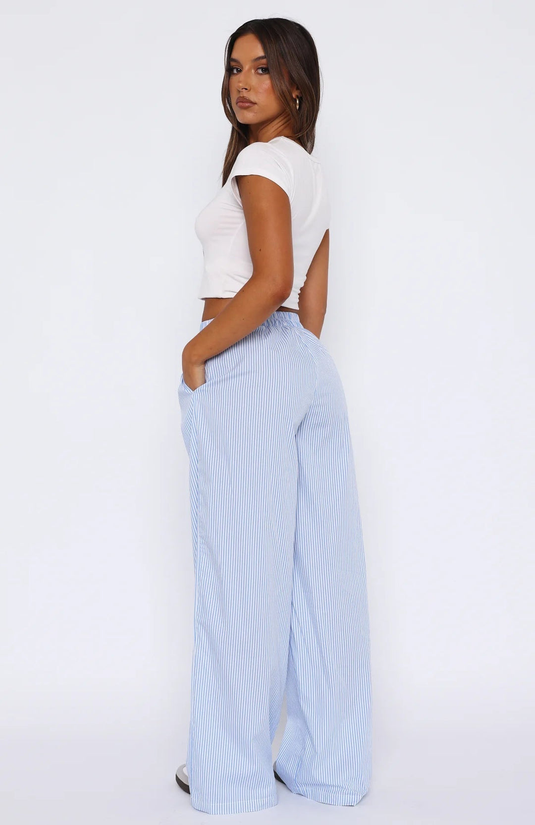 Women's pants – High waist – Wide legs – Elastic waistband – Light and casual