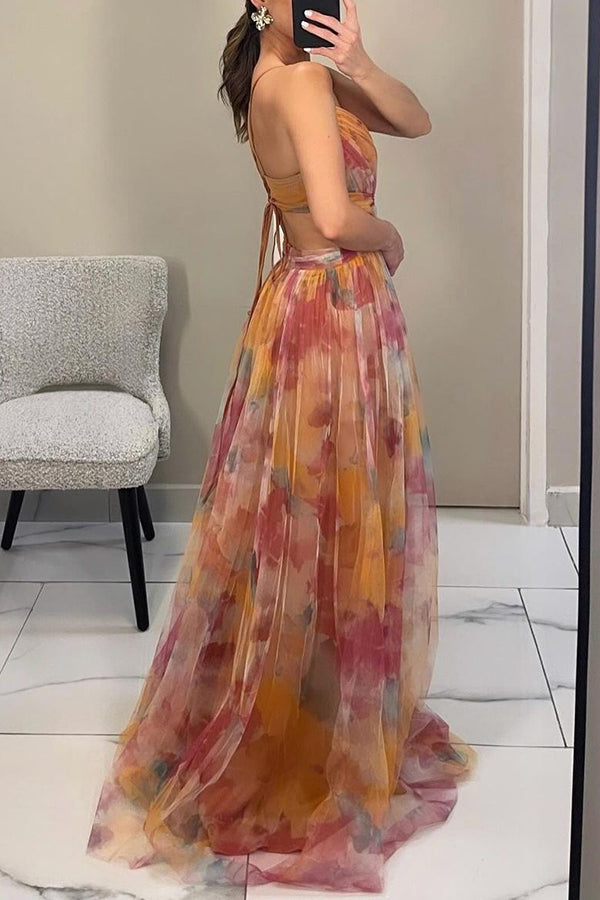Elegant women's maxi dress with V-neck – ideal for wedding guests