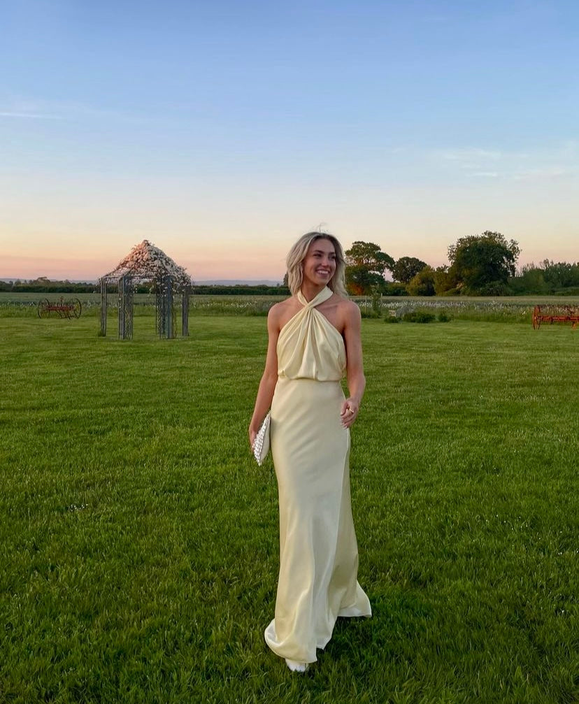 Elegant maxi dress with halter neck & ruching
