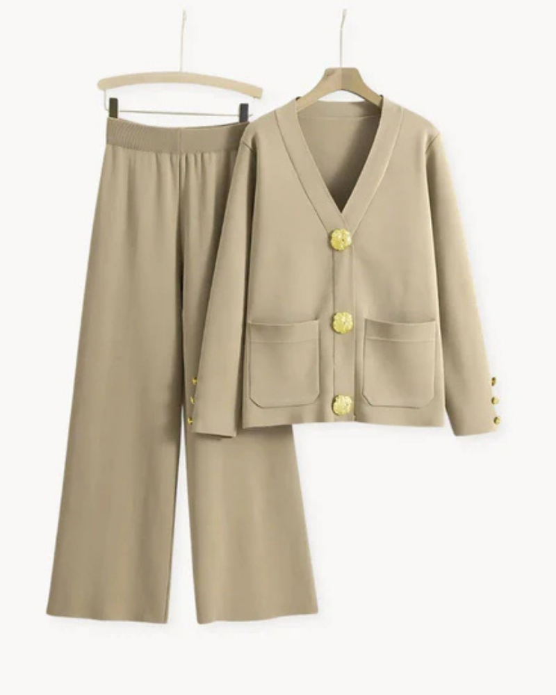 Women's two-piece set made of high-quality fabric with button details and loose fit – elegant and comfortable