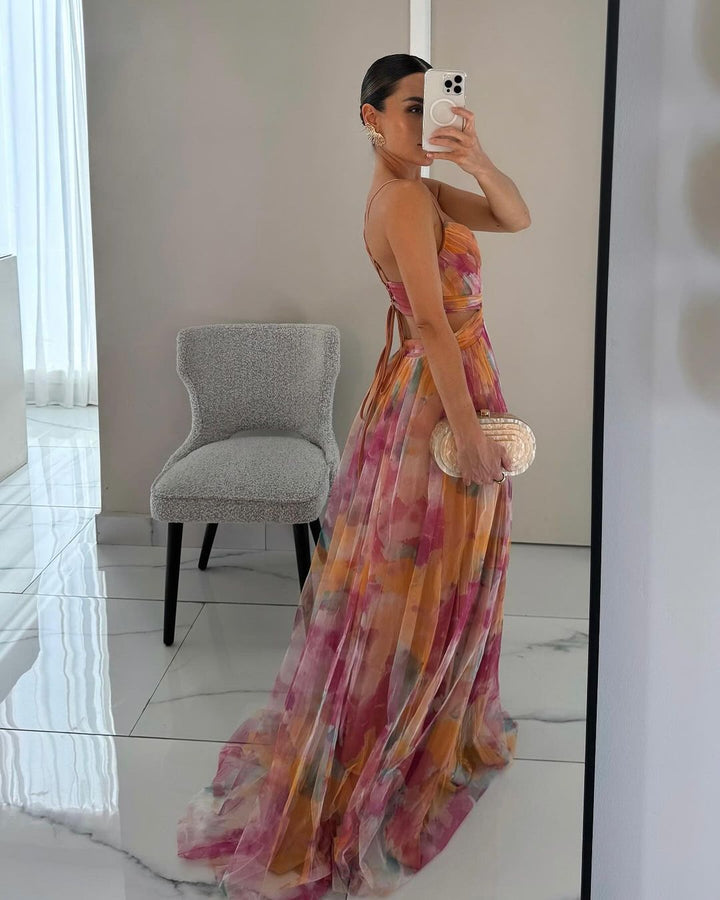 Elegant women's maxi dress with V-neck – ideal for wedding guests