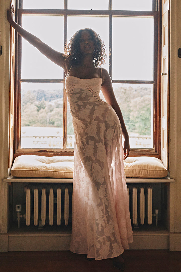 Elegant maxi dress with 3D roses & back cutout