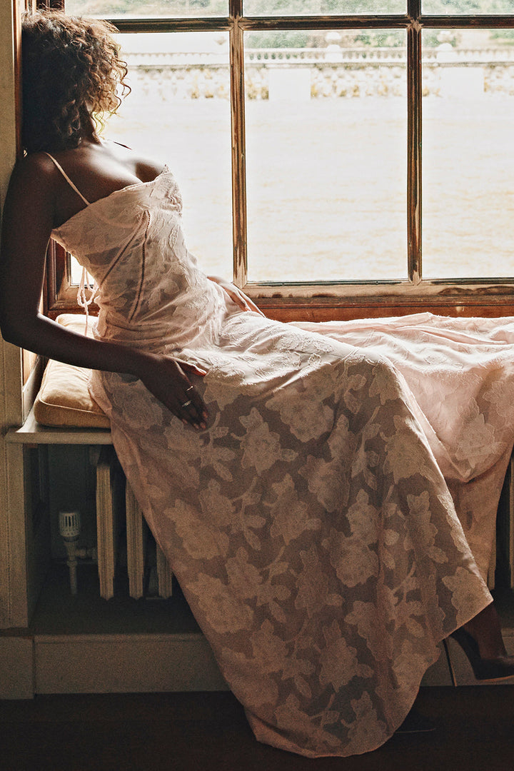 Elegant maxi dress with 3D roses & back cutout