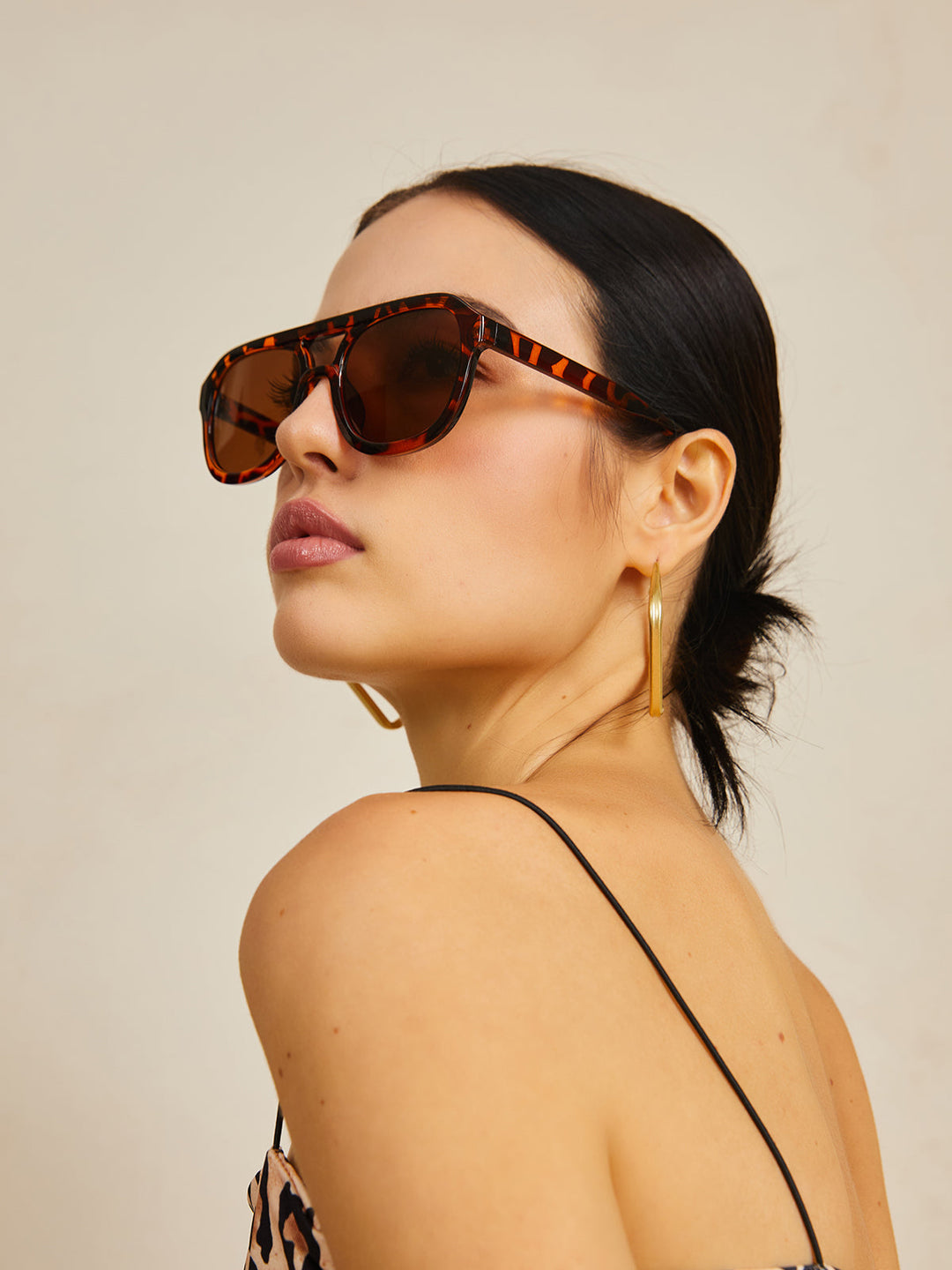 Fashionable sunglasses with leopard pattern – UV protection & lightweight