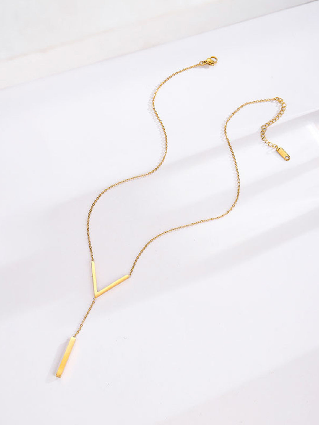 Minimalist necklace with geometric pendant made of titanium steel
